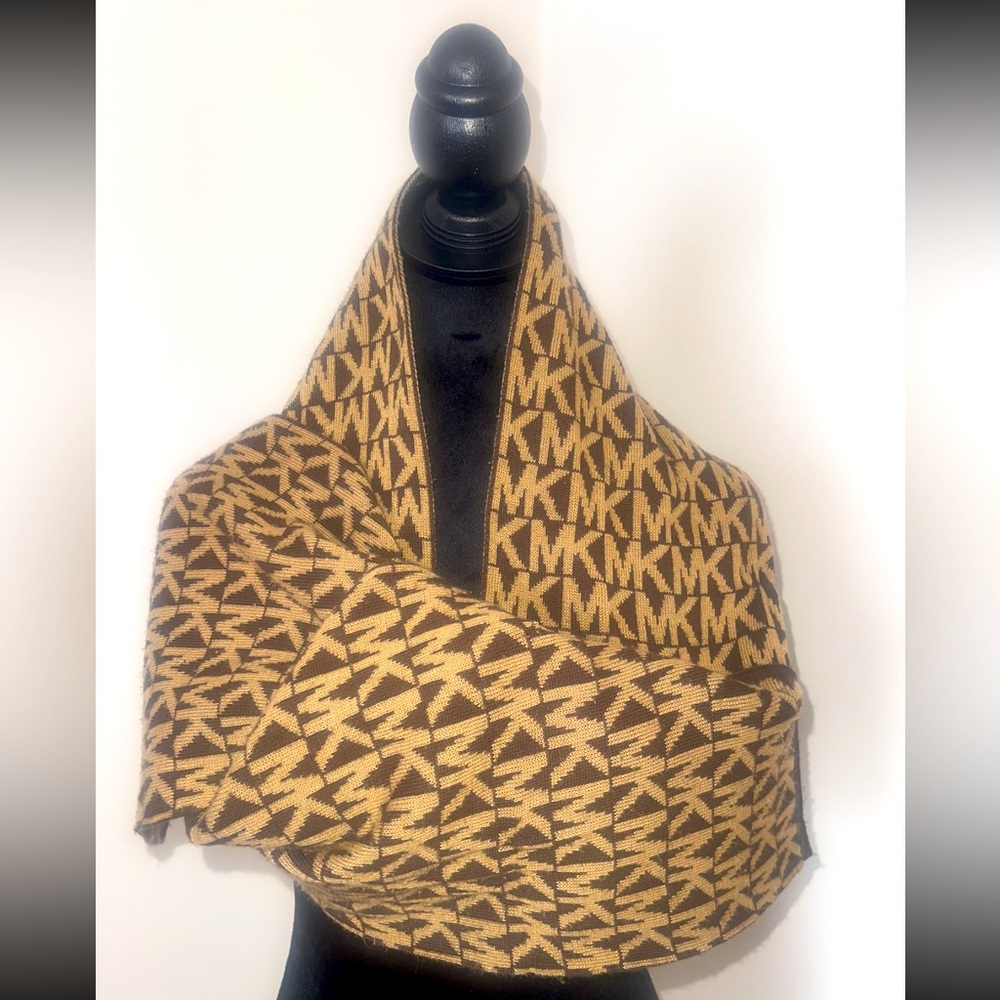 Women’s (MK) Scarf 🧣🤎